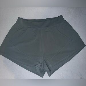 DFYNE SHORTS 
•worn twice